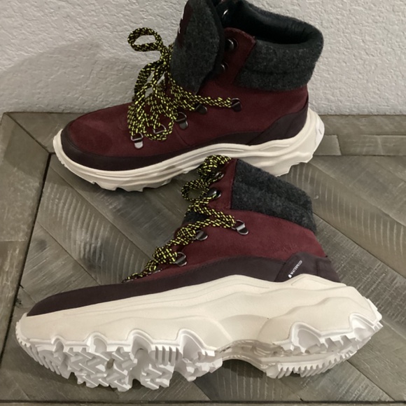 SOREL Kinetic Breakthru Conquest Waterproof Boot (Women), size 9.5 - Picture 6 of 12